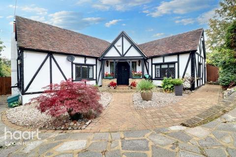 4 bedroom detached house for sale, Leaves Green Road, Keston