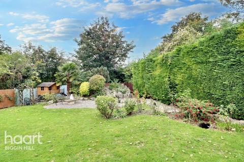 4 bedroom detached house for sale, Leaves Green Road, Keston