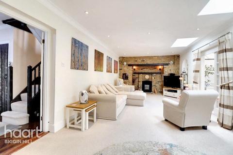 4 bedroom detached house for sale, Leaves Green Road, Keston
