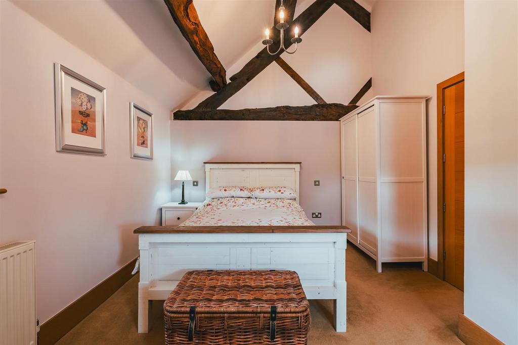 Bedroom 3 (South Barn)