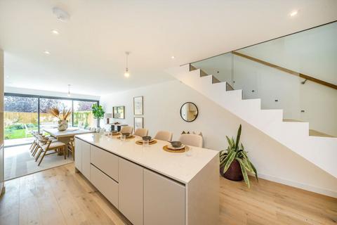 39 Cottenham Park Road, London, SW20 0SB