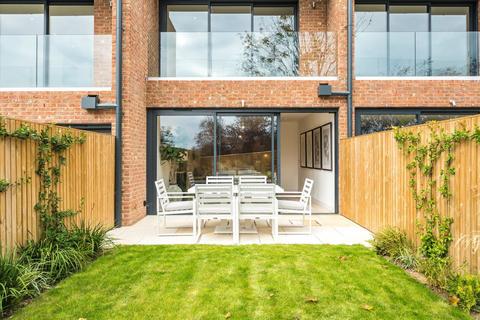 39 Cottenham Park Road, London, SW20 0SB