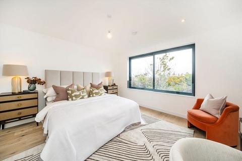 39 Cottenham Park Road, London, SW20 0SB