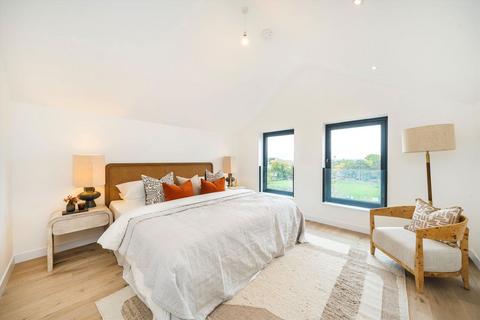 39 Cottenham Park Road, London, SW20 0SB