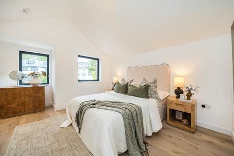 39 Cottenham Park Road, London, SW20 0SB