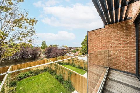 39 Cottenham Park Road, London, SW20 0SB