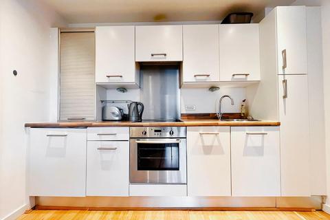 2 bedroom flat to rent, The Gateway North, Leeds
