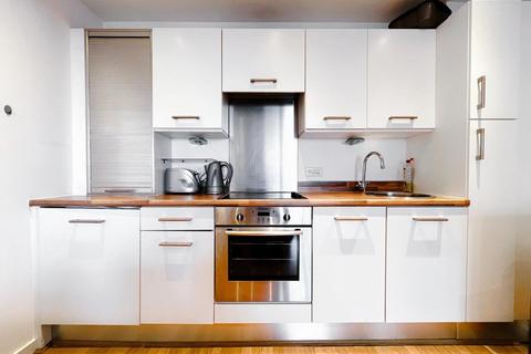 2 bedroom flat to rent, The Gateway North, Leeds