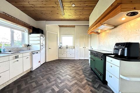 3 bedroom detached house for sale, Queen Margarets Road, Scarborough, YO11