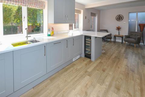 4 bedroom detached house for sale, Cottage Gardens, Great Billing, Northampton