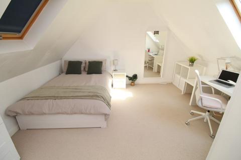 5 bedroom bungalow to rent, Orston Drive, Nottingham NG8