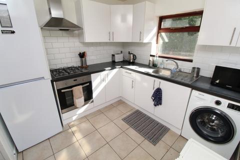 5 bedroom bungalow to rent, Orston Drive, Nottingham NG8