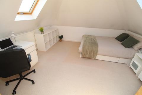 5 bedroom bungalow to rent, Orston Drive, Nottingham NG8