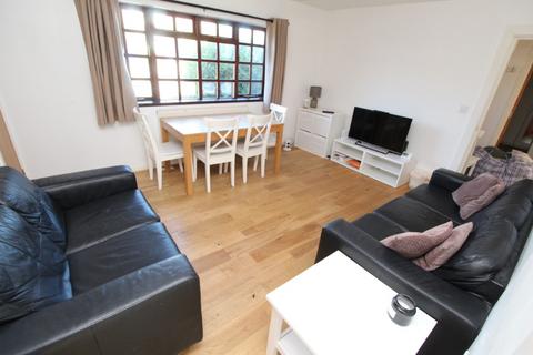 5 bedroom bungalow to rent, Orston Drive, Nottingham NG8