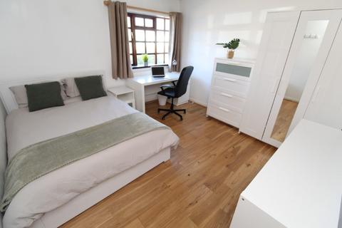 5 bedroom bungalow to rent, Orston Drive, Nottingham NG8