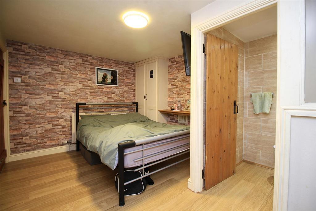 Bedroom 2..jpg