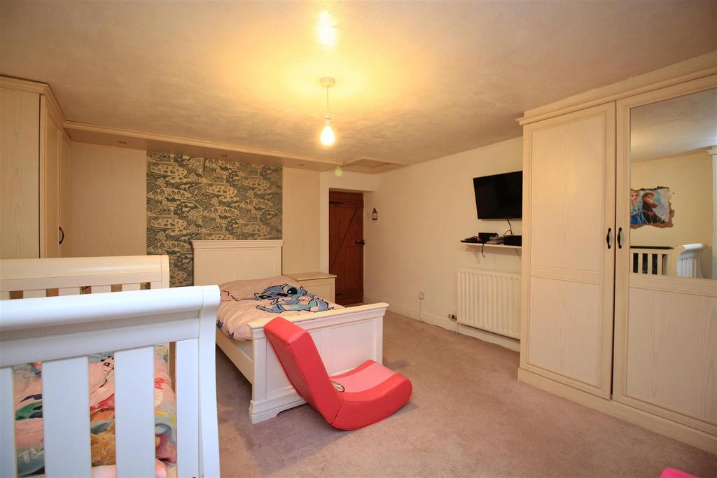 Bedroom..jpg