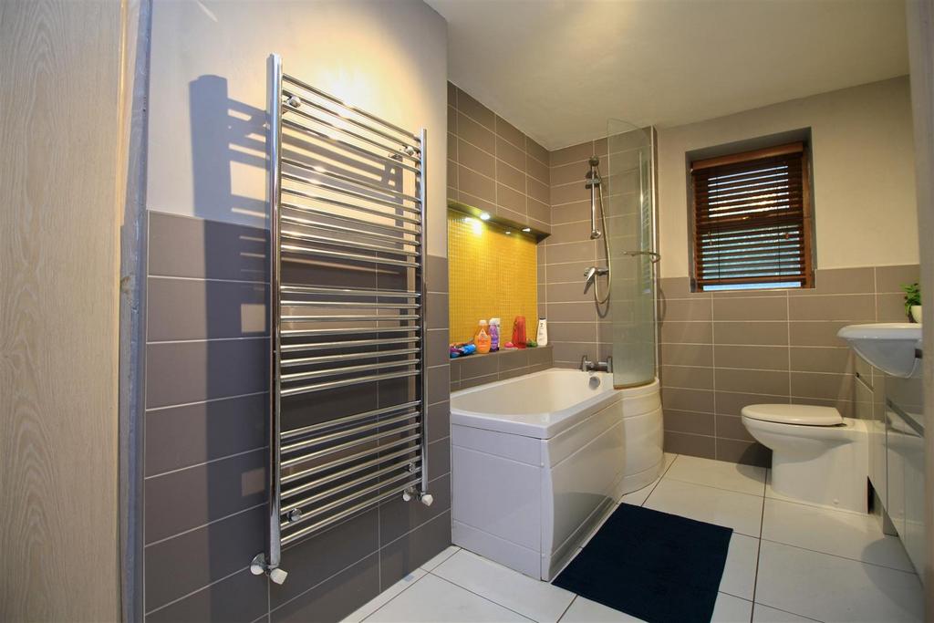 Bathroom 2.jpg