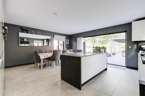 undefined, West Manor Park, Epperstone NG14