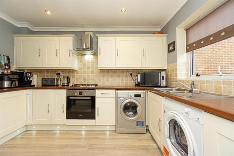 4 bedroom semi-detached house for sale, Conifer Close, Hastings