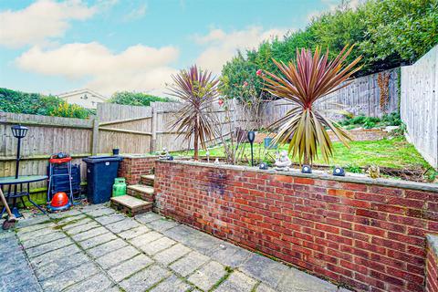 4 bedroom semi-detached house for sale, Conifer Close, Hastings