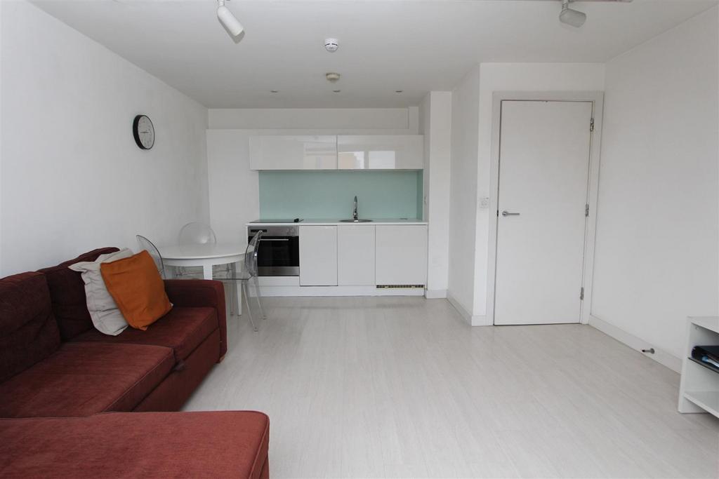 Livingroom2.JPG