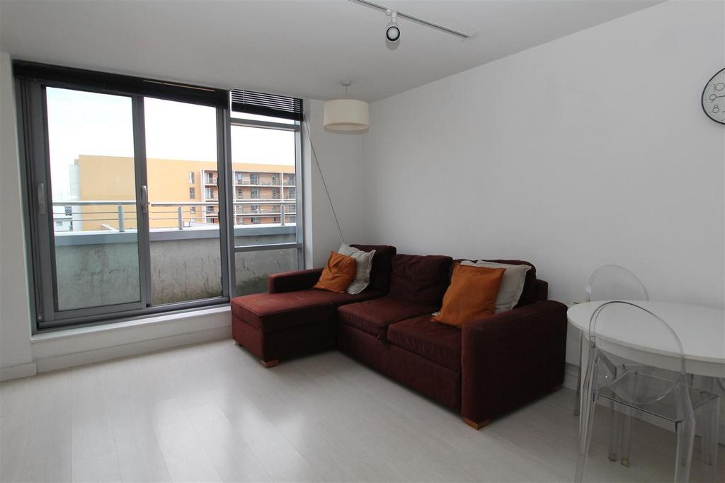 Livingroom1.JPG