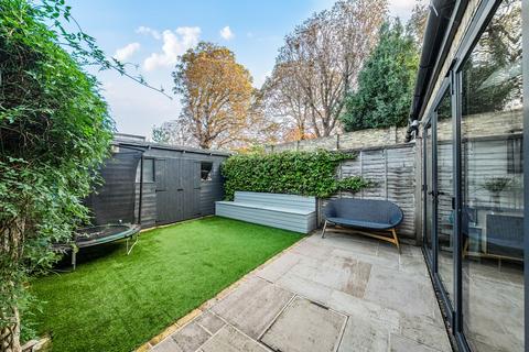 undefined, Gomer Gardens, Teddington, TW11