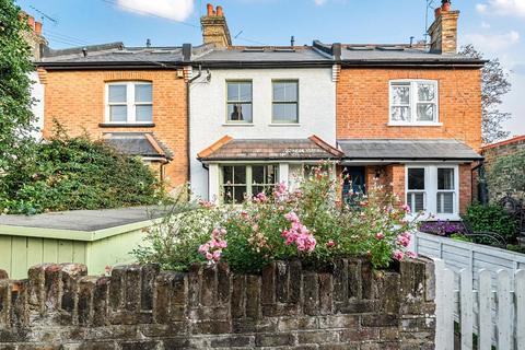 Gomer Gardens, Teddington, TW11