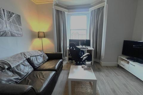 1 bedroom flat for sale, St. Michaels Road, Aldershot