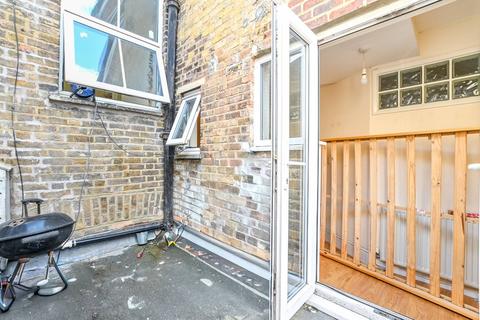 2 bedroom flat to rent, Blackstock Road, Finsbury Park, London, N4