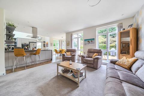 3 bedroom chalet for sale, Hornbeam Way, Hawkinge, CT18