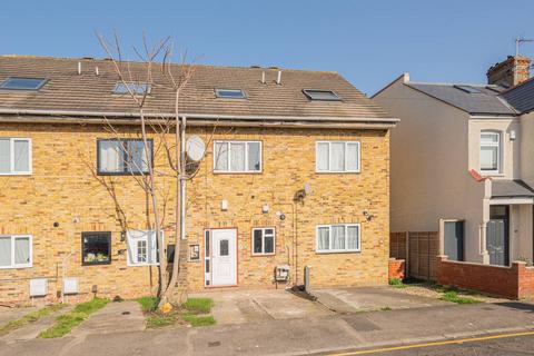 4 bedroom terraced house to rent, Lyveden Road, Tooting, London, SW17