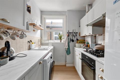 2 bedroom flat for sale, Kingston Road, Raynes Park SW20