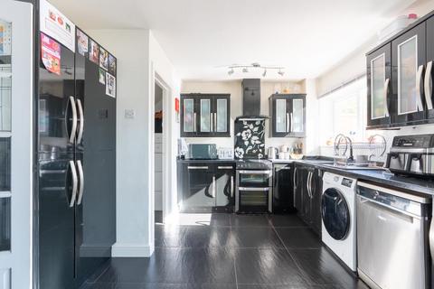5 Shipham Close, Bristol, BS14 9LU