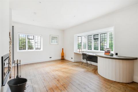 undefined, College Avenue, Epsom