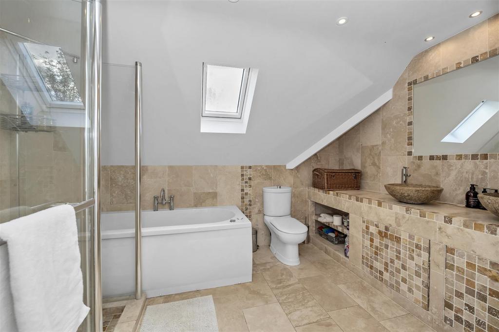 Master Ensuite Bathroom