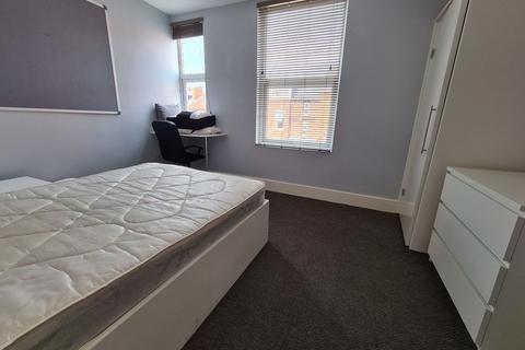5 bedroom house to rent, Brudenell View, Leeds LS6