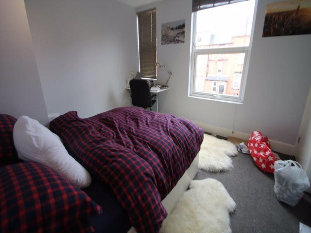 A cozy double bedroom featuring a comfortable b...