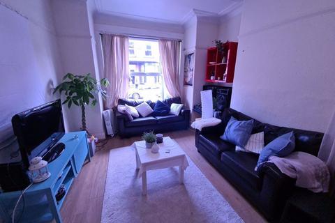 4 bedroom house to rent, Hessle Mount, Leeds LS6