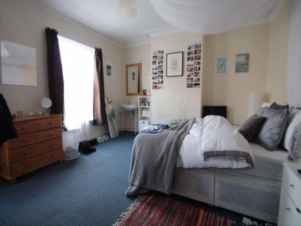 A welcoming double bedroom featuring a comforta...