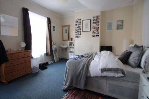 4 bedroom house to rent, Hessle Mount, Leeds LS6