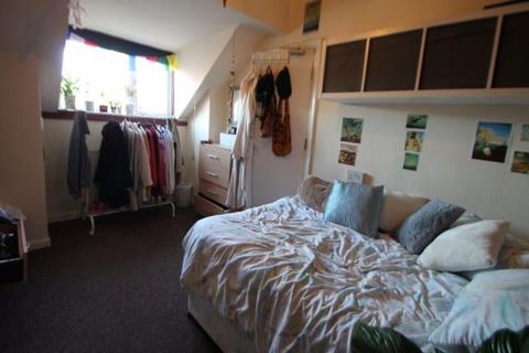 6 bedroom house to rent, Hessle Place, Leeds LS6