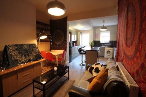 6 bedroom house to rent, Hessle Place, Leeds LS6