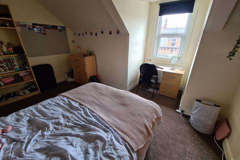 6 bedroom house to rent, Hessle Place, Leeds LS6