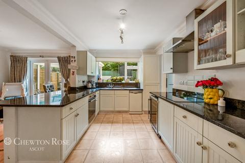 3 bedroom detached house for sale, Vernon Drive, Ascot