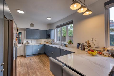 undefined, The Crescent, Bromsgrove, B60