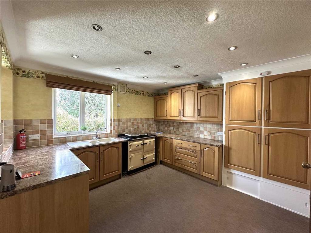 Front bedroom 1: