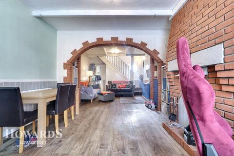 4 bedroom end of terrace house for sale, Beresford Road, Lowestoft