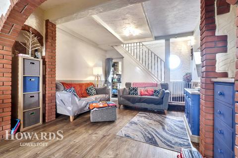 4 bedroom end of terrace house for sale, Beresford Road, Lowestoft